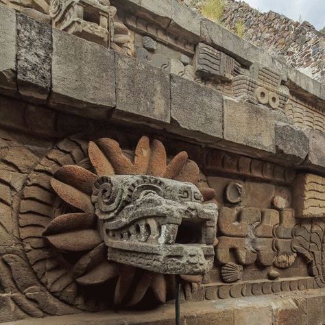 Aztec Statues, Aztec Tattoo Designs, Grey Alien, Aztec Tattoo, Mayan Culture, Aztec Art, Mexican Culture, Native Art, Beautiful Architecture