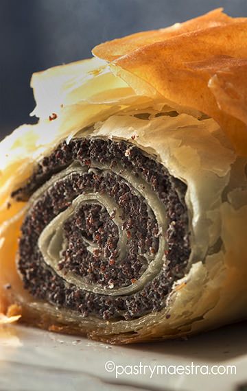 Poppyseed Strudel, Slovak Desserts, Poppy Seed Kolache Recipe, Poppyseed Roll Recipe, Poppyseed Roll, Poppy Seed Recipes, Hungarian Dishes, Kolache Recipe, Phyllo Dough Recipes