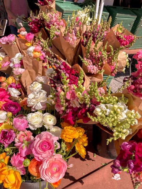 Farmers Market Flowers Aesthetic, Flowers Market Aesthetic, Bouquet Flower Aesthetic, Flowers Farmers Market, Wallpaper Iphone Spring, Flower Market Aesthetic, Summer Edits, Wallpaper Tulips, Market Bouquets