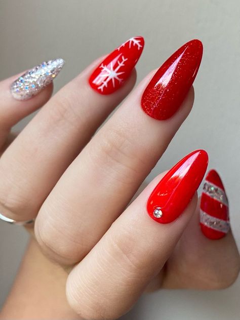 Christmas Nail Designs Acrylic, Nail Noel, Santa Nails, Christmas Tree Nails, Unghie Nail Art, Candy Cane Nails, Red Christmas Nails, Tree Nails, White Glitter Nails