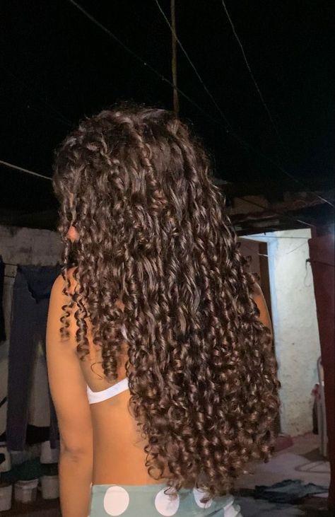 𝒫𝒾𝓃: 𝑔𝑜𝓁𝒹𝓈𝒽𝑜𝓇𝓉𝓎 💌 Long Natural Curly Hair, Curly Hair Care Routine, Highlights Curly Hair, Mixed Curly Hair, Curly Hair Photos, Curly Hair Styles Easy, Beautiful Curly Hair, Natural Curls Hairstyles, Hairdos For Curly Hair