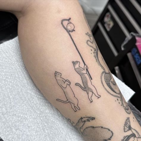 Tatuaje Studio Ghibli, Studio Ghibli Tattoo, Tattoo Uk, Ghibli Tattoo, Funky Tattoos, Dotwork Tattoo, Female Tattoo Artists, Dot Work Tattoo, Dope Tattoos