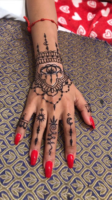 Fingertip Tattoos For Women, Witchy Hand Tattoos, Moon Henna, Jagua Gel, Henna Inspired Tattoos, Finger Tats, Hand And Finger Tattoos, Henna Tattoo Hand, Henna Tattoo Designs Hand