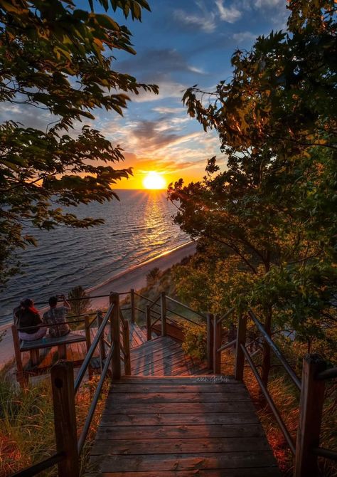 🌅 Sunset over Lake Michigan at Kruse Park in Muskegon. #puremichigan
📷Pic courtesy of SG Captures Glen Lake Michigan, Lake Michigan Sunset, Lake Michigan Aesthetic, Crystal Lake Michigan, Michigan Aesthetic, Sunset Over Lake, Glen Lake, Calming Images, Muskegon Michigan