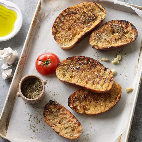 Bread that's grilled over an outdoor fire has a delicious, woodsy flavor and needs only the simplest of toppings.  Slideshow: Delicious, Quick Side ... Bread With Olive Oil, Creamed Kale, Olive Oil Recipes, Quick Side Dishes, Herb Bread, Olive Oil Garlic, Grilled Bread, Toasted Bread, Herb Recipes