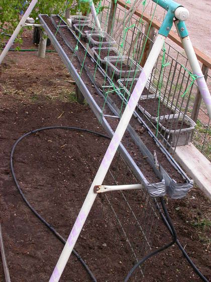 I want an old swing set frame just for this idea Underground Greenhouse, Covered Backyard, Shtf Prepping, Commercial Greenhouse, Greenhouse Garden, Metal Swings, Ground Covering, Rocket Stove, Greenhouse Plans