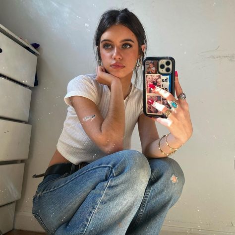 Brooke❤️Flecca on Instagram: “Pout game 💯” Insta Pictures At Home, Self Taken Photoshoot Ideas, Cool Selfies, Mode Ulzzang, Look Grunge, Pose Fotografi, Shotting Photo, 사진 촬영 포즈, Selfie Poses Instagram