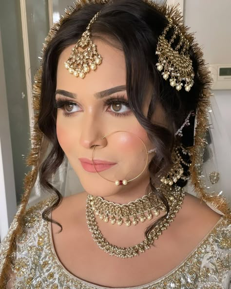 Naz on Instagram: “Hina 🤍 bridal makeup for this beautiful doll masha Allah Beautiful hair by the one and only queen @shamalahhairstylist 🤍” Nikkah Bridal Makeup, Nikah Hairstyles Bridal Hair, Nikkah Bridal Hairstyles, Simple Nikkah Makeup, Nikkah Makeup Looks Pakistani, Nikah Hairstyle, Nikkah Bride Makeup, Nikah Hairstyles, Nikah Makeup Look