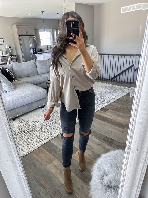 White Booties Outfit, Booties Outfit Fall, Straight Jeans Outfit, Shacket Outfit, Ripped Jeans Outfit, Shower Outfits, Boots Beige, Booties Outfit, Tiktok Outfits