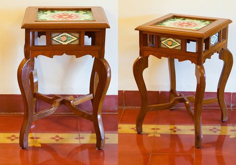 Vintage Living Room Furniture, Wood Art Design, Teak Wood Furniture, Painted Furniture Colors, Colonial Furniture, Indian Home Interior, Wood Interior, Corner Table, Vintage Living Room