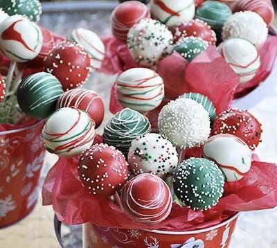 Cake Popsicles Ideas, Christmas Cake Balls, Jul Kaka, Holiday Cake Pop, Cake Popsicles, Cake Pop Displays, Cake Pop Designs, Pops Cake, Christmas Tree Cupcakes