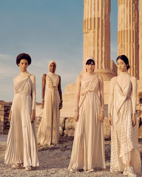 Peplos Dress, Ancient Greek Dress, Ancient Greece Fashion, Women In Ancient Greece, Greek Outfit, Greece Dress, Ancient Greek Clothing, Greek Dress, Greek Costume