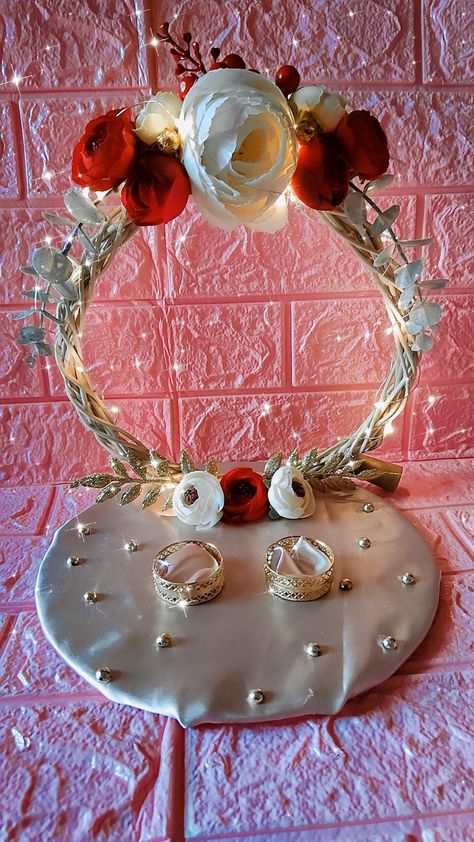 Engagement Ring Stand, Nikah Frame, Diy Engagement Ring, Diy Engagement Decorations, Ring Box Wedding Diy, Haldi Decoration, Choco Lava, Engagement Ring Platter, Wedding Gift Hampers