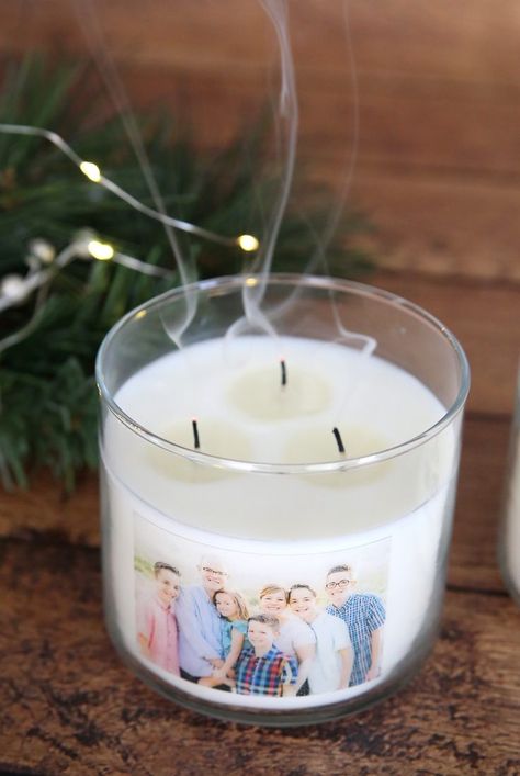 Learn how to make gorgeous personalized candles with your favorite photo on them with an easy packing tape transfer. Easy handmade gift idea only takes about 15 minutes and costs just a few bucks! Photo Candle, Cheap Candles, Photo Gifts Diy, Easy Handmade Gifts, Personalised Gifts Diy, Easy Diy Christmas Gifts, Candle Ideas, Easy Handmade, Christmas Crafts To Make