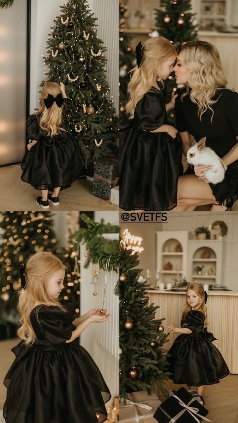 Christmas Pictures Black Outfits, Classy Christmas Photoshoot Family, Black Christmas Photoshoot Family Outfit, All Black Family Christmas Pictures, Fancy Holiday Family Photos, Classy Christmas Pictures Family, Holiday Mini Outfit Ideas, Black Outfits Christmas Photos, Christmas Photos Black Outfits