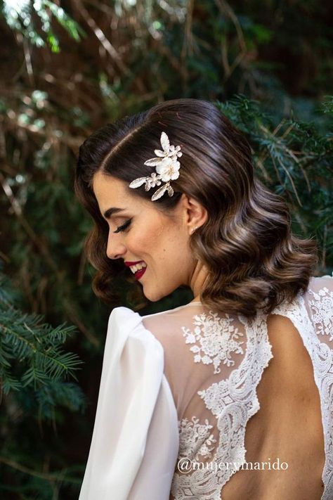 Medium Hair Bride Hairstyles, Bride Hair Down To The Side, Medium Bridal Hair Down, Hollywood Waves Short Hair Wedding, Short Hair Hollywood Waves, Wedding Hairstyles For Shoulder Length Hair, Bride Hairstyles Short Hair, Bridal Hair Shoulder Length, Wedding Hairstyles Shoulder Length Hair