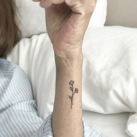 Simple Poppy Tattoo, Petunia Tattoo, Violet Flower Tattoos, Violet Tattoo, Tiny Flower Tattoos, Ink Therapy, Super Tattoo, Flower Wrist Tattoos, Small Forearm Tattoos