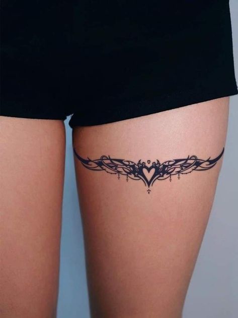 Knee Tattoo Women, Thigh Band Tattoo Women, Lace Thigh Tattoos, Thigh Garter Tattoo, Tattoo Mujer, Simple Leg Tattoos, Waist Tattoos, Clever Tattoos, Incredible Tattoos