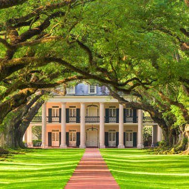 Lake Pontchartrain, Famous Houses, Looks Country, Historic Mansion, American Road Trip, Expensive Houses, Historical Monuments, River Cruises, Historic Homes