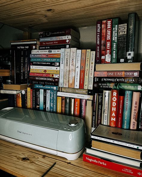 current setup ✨ for my bday, my fiance took me to my local friends of the library sale and i went ABSOLUTELY ham (im talking 40+ books) and i’ve been dreading putting them away for literal months. finally i got the courage to arrange them on my not-so-book-friendly bookshelf and im a little bit in love with the layout. 🤩 these shelves are meant for garage/heavy duty storage and it’s hard to find the best way to store my books, but i think i made it work! before you ask, no these are not a... Bookshelf Arrangement, Ways To Store Books, Friends Of The Library, Magnolia Parks, My Bday, My Books, Stack Of Books, Book Sale, I Made It