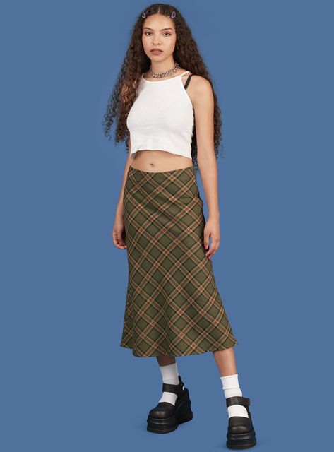 Checkered Midi Skirt, Checkered Midi Skirt Outfit, 90s Plaid Skirt Outfits, Long Checkered Skirt, Blondie Style, Checkered Skirt Outfit, 90s Wear, Flannel Skirt, Pretty Savage