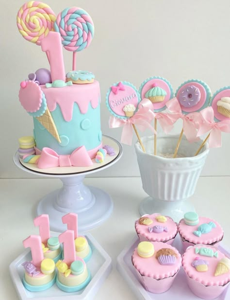 Candy Themed Cake Ideas, Candy Land Cupcakes, Candyland Party Theme, Sweet Birthday Cake, Candyland Cake, Candy Theme Birthday Party, Lollipop Party, Baby Shower Party Themes, Candy Land Birthday Party