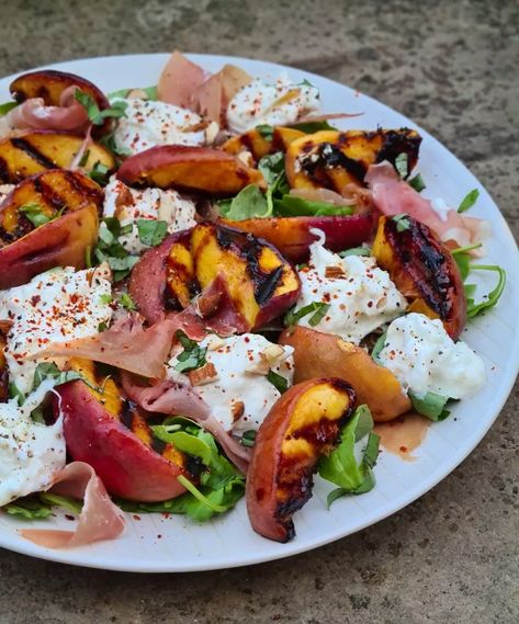 Grilled Peach and Burrata Salad | Foodtalk Burrata Salad Recipe, Peach And Burrata, Peach Burrata, Almond Salad, Italian Dinner Party, Burrata Salad, Lunch Party, Parma Ham, Peach Salad