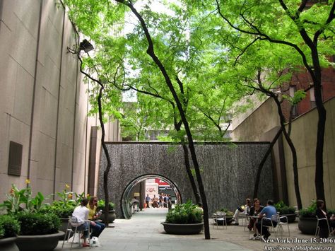 Your city's pocket parks - SkyscraperCity Urban Courtyards, Landscape Stairs, Plaza Design, Pocket Garden, Green Facade, Pocket Park, Public Space Design, Urban Forest, Urban Park