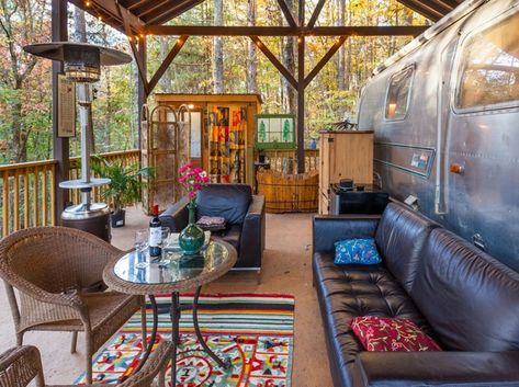 9 Swoon-Worthy Airstream Airbnbs for Your Next Glamping Adventure - Brit + Co Rv Deck, Airstream Bambi, Airstream Remodel, Airstream Interior, Vintage Camper Remodel, Trailer Living, Vintage Rv, Vintage Airstream, Glamping Site