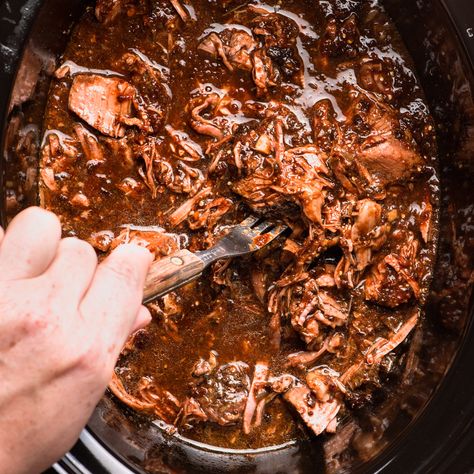 Barbacoa - Mexican Shredded Beef Chinese Beef Stew, Beef Tamales, Chinese Beef, Mexican Shredded Beef, Barbacoa Recipe, Red Chili Sauce, Slow Cooked Beef, Beef Chuck Roast, Shredded Beef