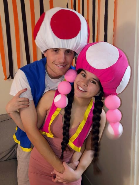 Diy Toadette Costume, Toad Mario Costume, Toadette Cosplay, Mario Party Costume, Toadette Costume, Mario Costume Diy, Toad And Toadette, Mario Brothers Costumes, Mario Halloween Costumes