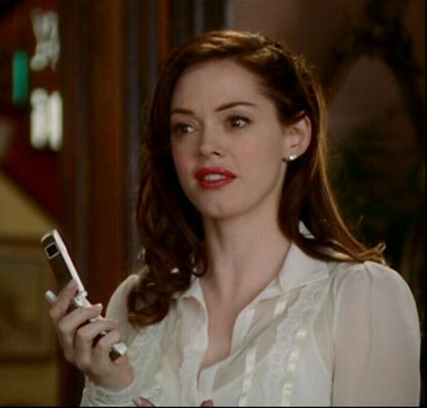 Paige Charmed, Paige Matthews, Sabrina Spellman Style, Charmed 1998, Sabrina Spellman, Cute Outfits, Actresses