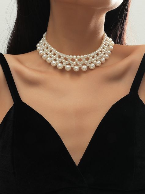 Pearl Necklaces Layered, Pearl Collar Necklace, White Jewelry Aesthetic, Types Of Collars For Women, Pearl Choker Outfit, White Necklace Jewelry, White Beaded Jewelry, Pearl Clothes, Embellishments Fashion