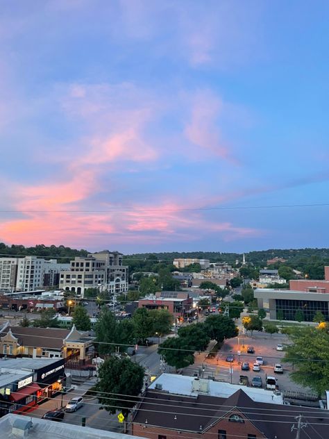 #sunset #fayetteville #arkansas #uark #college #dicksonstreet #dicksonatnight #citysunset #city #cityview Dickson Street Fayetteville, Fayetteville Arkansas Aesthetic, University Of Arkansas Aesthetic, Arkansas Aesthetic, Alpha Quote, Usa Dream, College Goals, Arkansas City, Life Manifestation