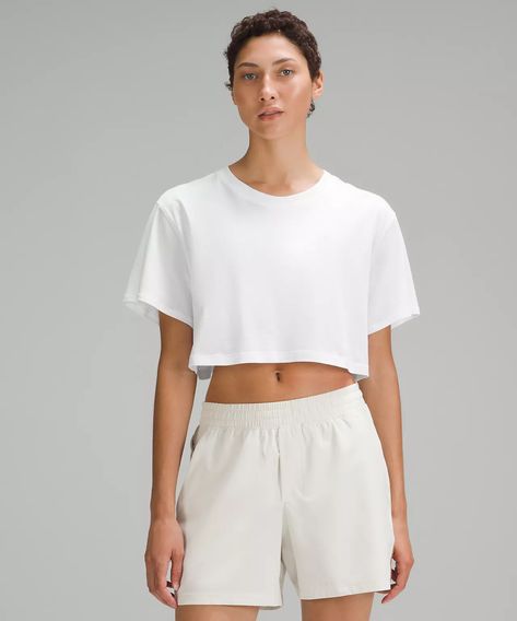 Boxy crop tops - xl Boxy Crop Top, Genderless Fashion, Cropped Tee Shirt, Short Sleeve Shirt Women, Short Sleeve Shirts, Cropped T Shirt, Cropped Tee, Korea Fashion, Crop Tshirt