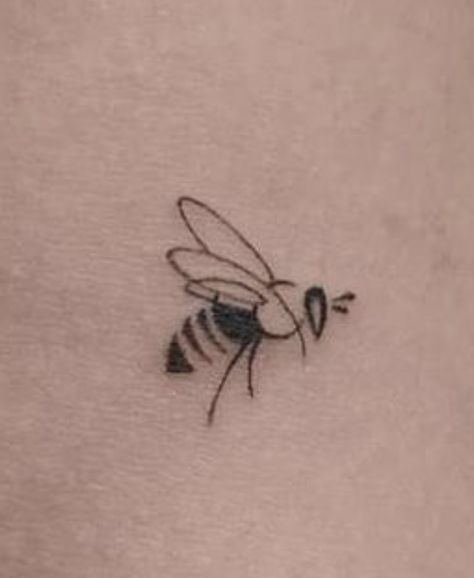 Bee Tattoo Outline, Minimalist Bee Tattoo, Little Bee Tattoo, Fine Line Bee Tattoo, Tattoo Bee, Honey Bee Tattoo, Flying Bee, Rock Carving, Insect Tattoo