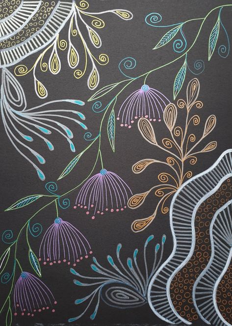 Chalkboard Wall Art Flowers, Zentangle On Black Paper, Blackboard Art Ideas, Chalkboard Drawing Ideas, Liquid Chalk Art, Chalk Marker Art, Chalk Doodles, Art On Black Background, Black Paper Art