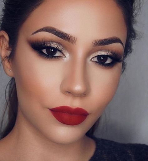 Xmas Makeup, Black Smokey Eye Makeup, Saving Face, Red Lips Makeup Look, Red Quince, Black Smokey Eye, Makeup Hacks Beauty Secrets, Red Lip Makeup, Makijaż Smokey Eye