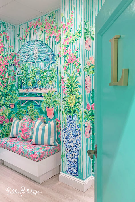 Transport yourself to a tropical paradise. Palm Beach Decor, Eclectic Wallpaper, Lilly Pulitzer Prints, Colorful Room Decor, Bathroom Mural, Vibrant Living Room, Lilly Pulitzer Inspired, Floor Murals, Palm Beach Style