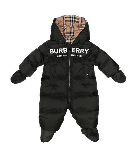 Burberry Baby Clothes, Baby Boy Stuff, Newborn Baby Boy Outfits, Luxury Baby Fashion, Luxury Kids Clothes, Newborn Baby Boy Clothes, Luxury Baby Clothes, Burberry Baby