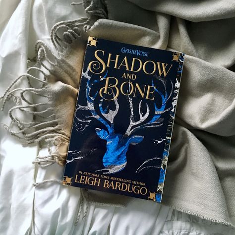 Shadow And Bone Book, Shadow And Bone Trilogy, Bone Books, Book Hangover, Shadow And Bone, Leigh Bardugo, Books For Teens, The Shadow, I Love Books