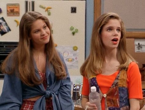 D.J and Kimmy  discovered by vale on We Heart It Becky Full House, Kimmy Gibbler, Ab Photos, Full House Funny, Full House Tv Show, Dj Tanner, 90s Inspired Outfits, Brenda Song, Fuller House