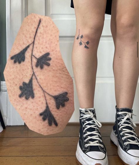 Minimal Above Knee Tattoo, Leg Handpoke Tattoo, Minimalist Knee Tattoo, Below Knee Tattoo Women, Behind The Knee Tattoo, Traditional Folk Tattoo, Folk Tattoo, Stick And Poke Tattoo, Funky Tattoos