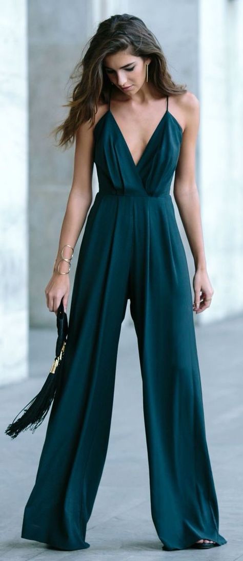 We love a jumpsuit for a nice evening out. Throw one on for a special date night at the Grill. Inspired Outfits, Tulum, Emerald Jumpsuit, Teal Jumpsuit, Áo Blu, Jumpsuit Elegant, Jumpsuit Outfit, Elegantes Outfit, Look Chic