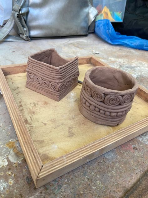 Coil Pot Ceramics, Coil Pots Ideas Creative, Coil Pots Ideas, Indian Decor Diy, Coil Bowl, Coil Pot, Intro To Art, Coil Pottery, Art Classroom Decor