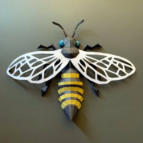 "Thanks Kelly for this amazing picture of your bee 🐝❤" 3d Templates, Egyptian Cats, Bee Printables, Insect Taxidermy, Bee Wall, Origami 3d, Papercraft Templates, Paper Glue, Insect Art