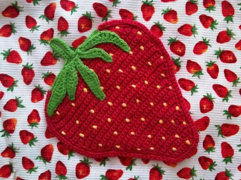 Crochet Flat Strawberry, Giant Crochet, Cottagecore Life, Crochet Flats, Crochet Appliques, Crochet Strawberry, Animals Crochet, Crochet Inspo, Crochet Applique