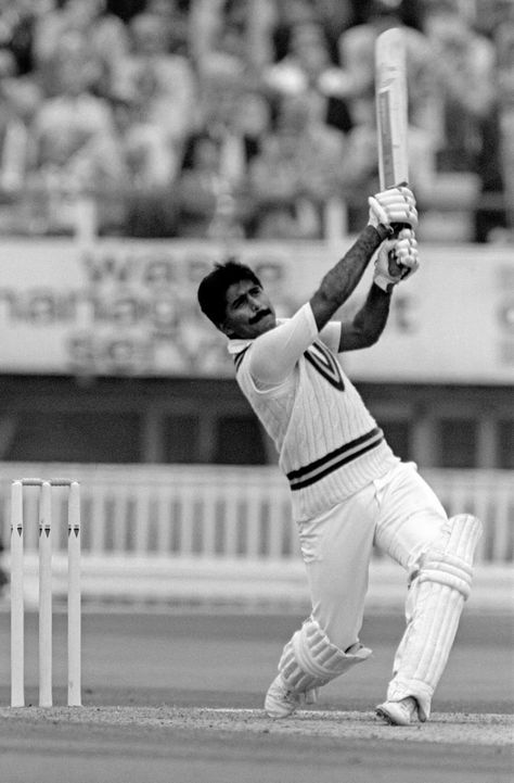 16,213 runs, 31 centuries, a legendary captain and ICC Cricket World Cup champion in 1992   Happy birthday to Pakistan Cricket Team great Javed Miandad! Viv Richards, Cricket Books, Baseball Tips, Cricket Games, Black Empowerment, World Cricket, World Cup Champions, Pakistan Cricket Team, Ab De Villiers