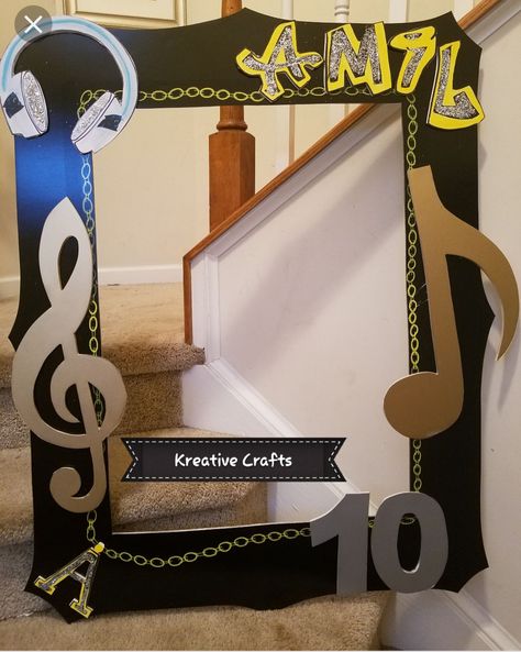 Music Photobooth, Music Photo Booth, Boys 10th Birthday, Music Booth, Music Party Decorations, Piano Photo, 10th Birthday Party, World Music Day, College Event