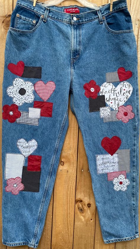 Senior Painted Jeans, Patches For Jeans, Jeans With Patches, Upcycled Jeans, Patch Jeans, Denim Art, Visible Mending, Denim Ideas, Painted Jeans